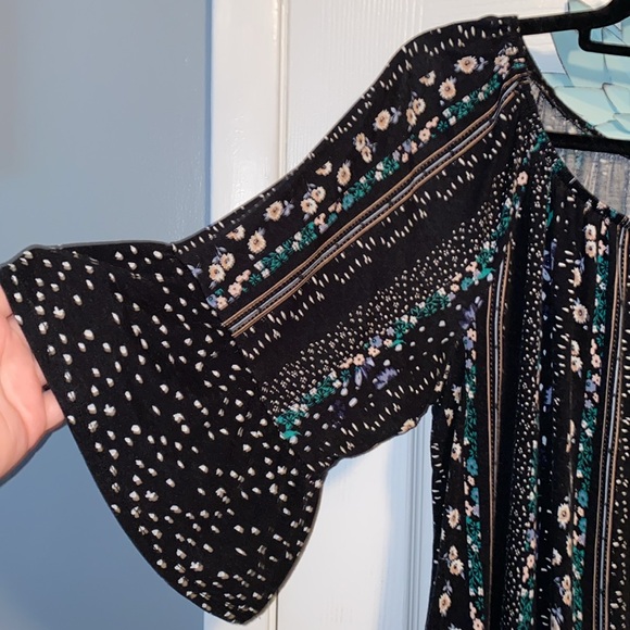 Floral Ruffle Blouse - Picture 3 of 5